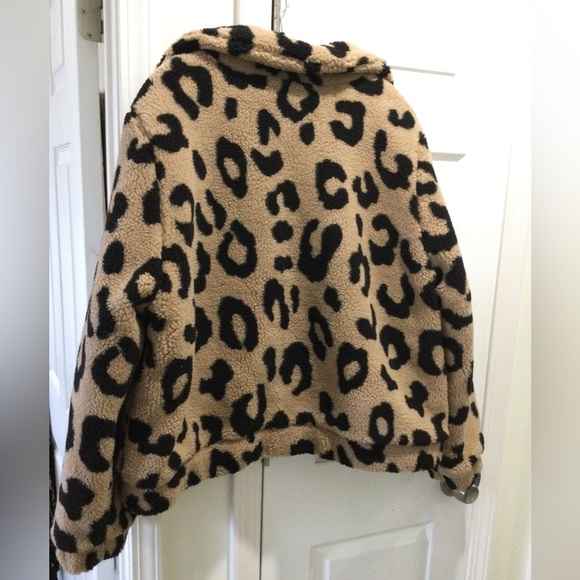 NWOT Forever 21 Plus Leopard Cozy Bomber Jacket - Picture 2 of 4